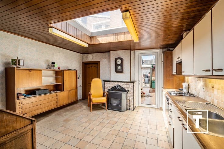 Te renoveren woning met 2 slaapkamers en tuin te Wetteren