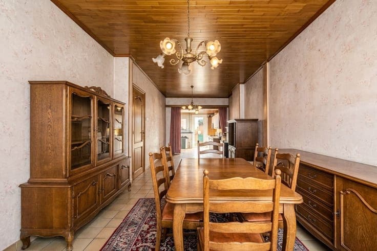 Te renoveren woning met 2 slaapkamers en tuin te Wetteren