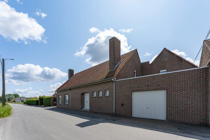 Ruime woning (4slpks) met winkel en atelier!