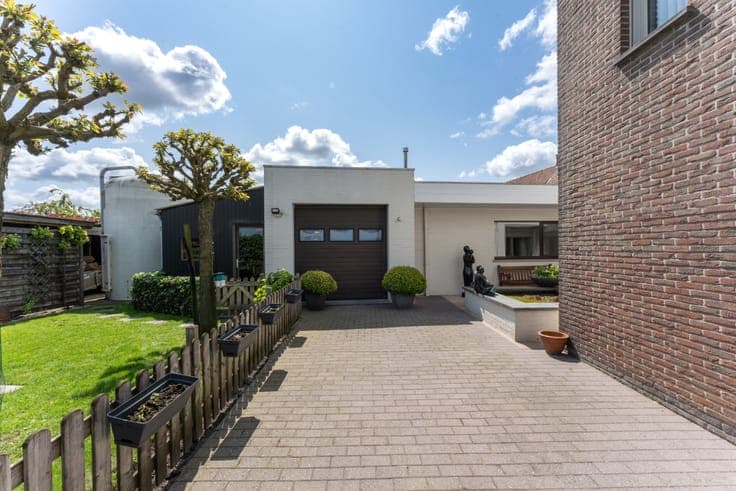 Ruime woning (4slpks) met winkel en atelier!