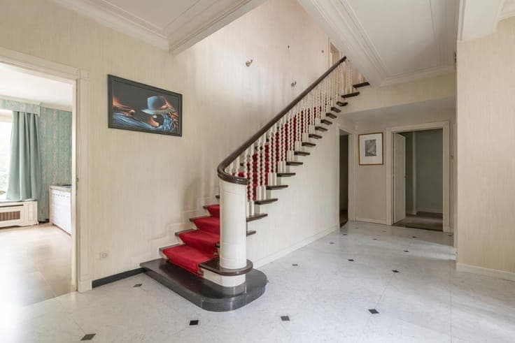 Riante te renoveren villa met grote tuin in centrum Rumbeke