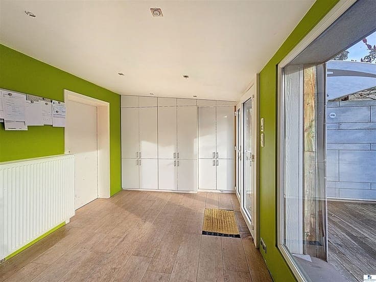 For sale on annuity in Sint-Amandsberg