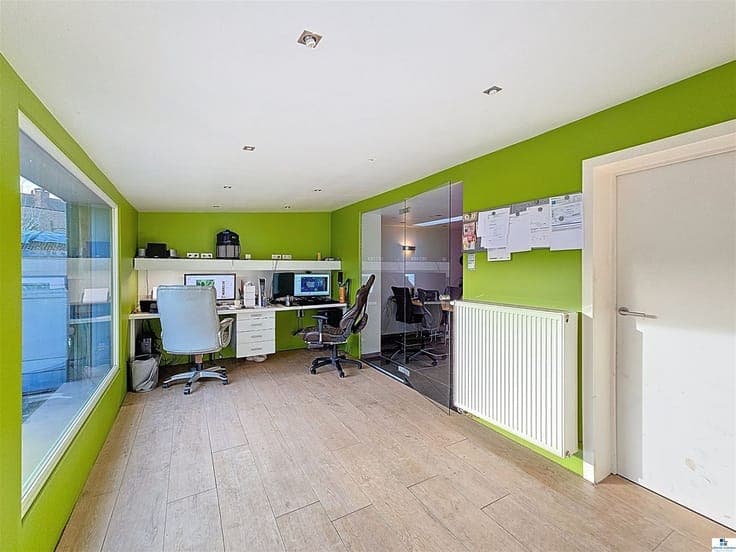 For sale on annuity in Sint-Amandsberg