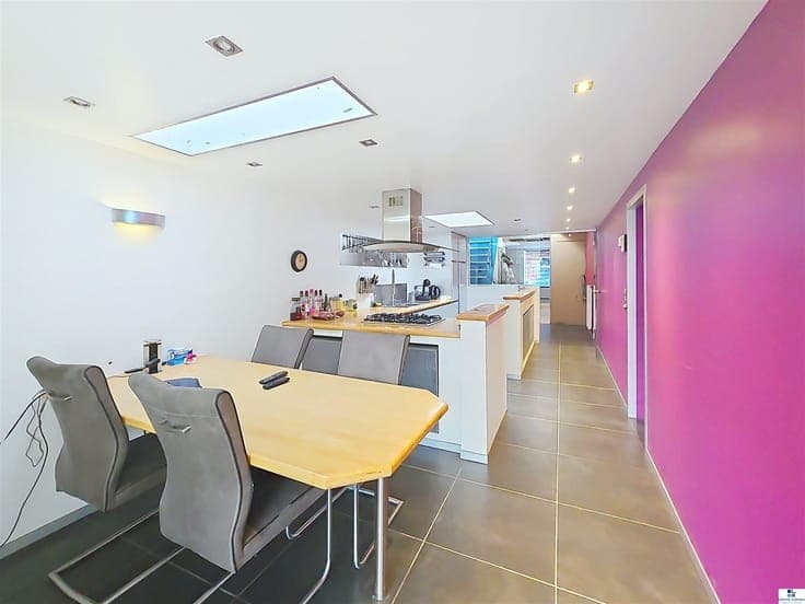 For sale on annuity in Sint-Amandsberg