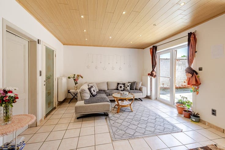 Ruime gezinswoning met grote tuin in Burst