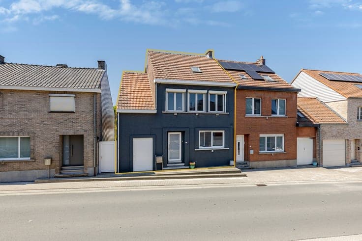Ruime gezinswoning met grote tuin in Burst
