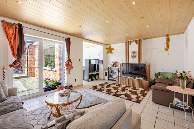 Ruime gezinswoning met grote tuin in Burst