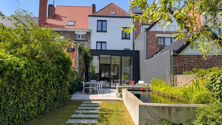 Renovated Townhouse with Park View + Luxury New-Build Airbnb