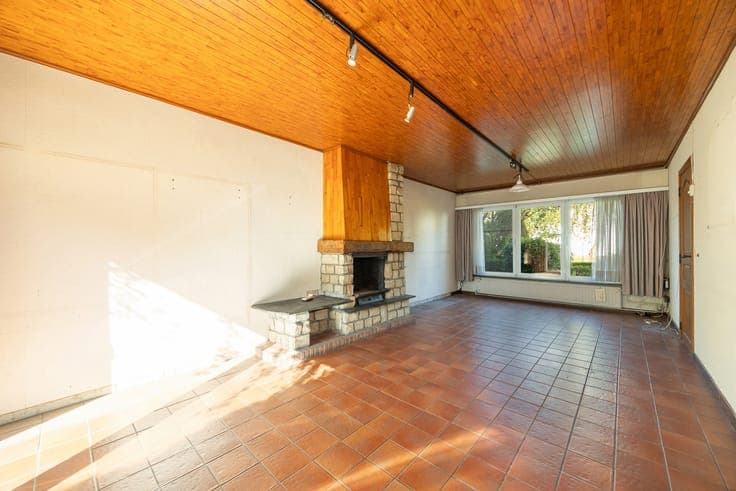 Semi-detached house with 4 bedrooms in a quiet neighbourhood