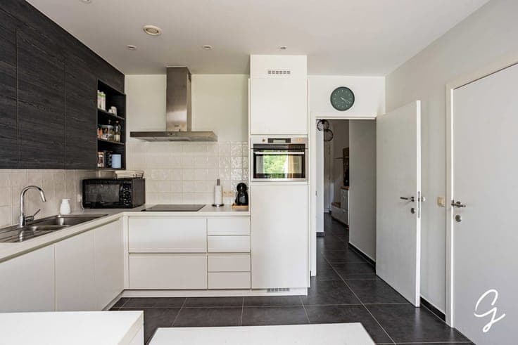 Renovated house with a south-facing garden and rear access