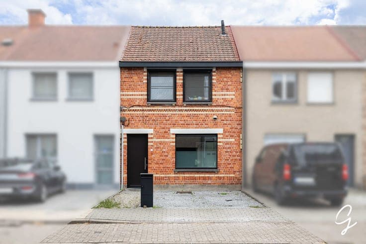 Renovated house with a south-facing garden and rear access