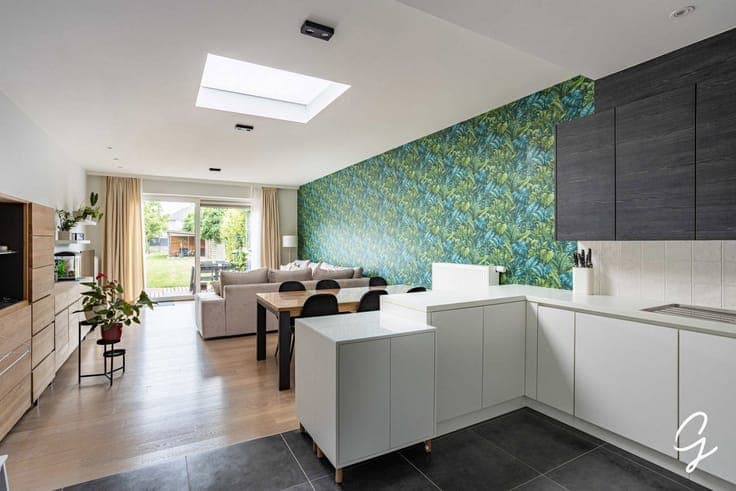 Renovated house with a south-facing garden and rear access