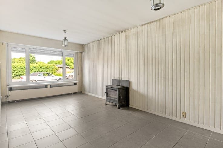 Te renoveren woning met 3 slpk., garage en tuin