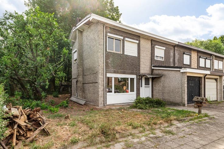 Te renoveren woning met 3 slpk., garage en tuin