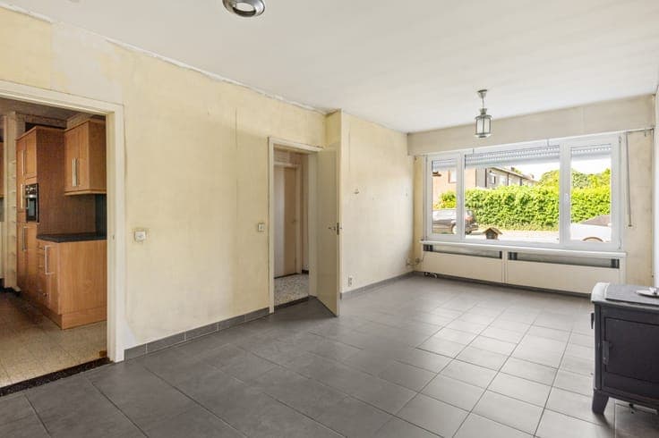 Te renoveren woning met 3 slpk., garage en tuin