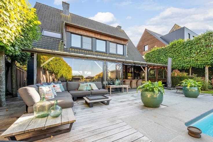 Statige woning met zwembad en 5 slaapkamers