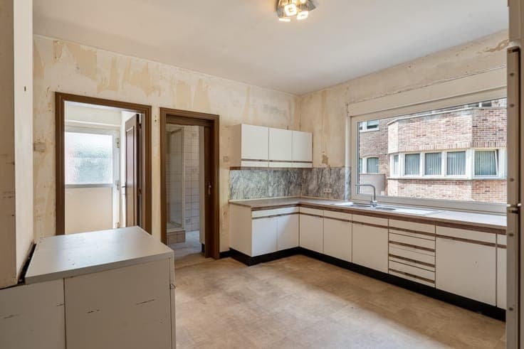 Op te frissen woning met 4 slaapkamers in Genk (Bret)