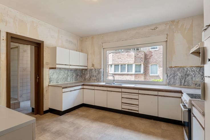 Op te frissen woning met 4 slaapkamers in Genk (Bret)