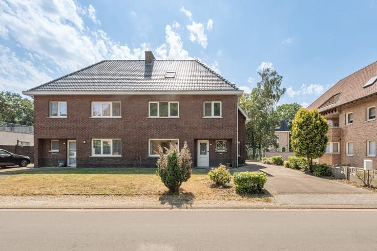 Op te frissen woning met 4 slaapkamers in Genk (Bret)