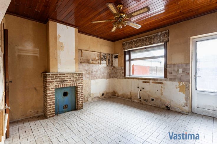 Te renoveren woning met 3 slaapkamers, garage en tuin