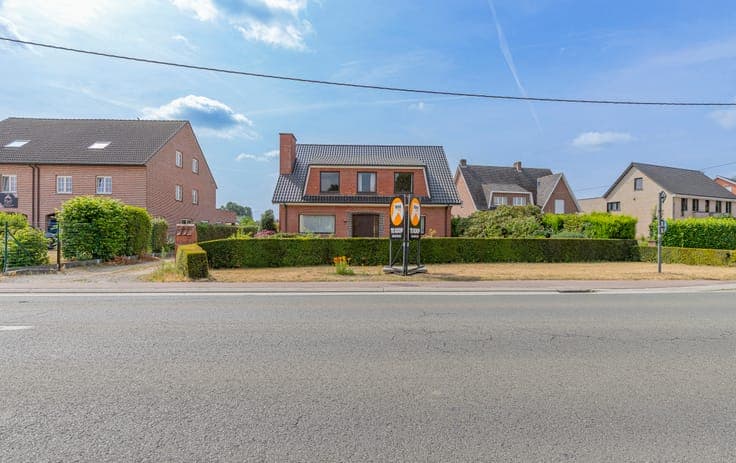 WETTEREN - Te renoveren woning met weide op ca. 38are