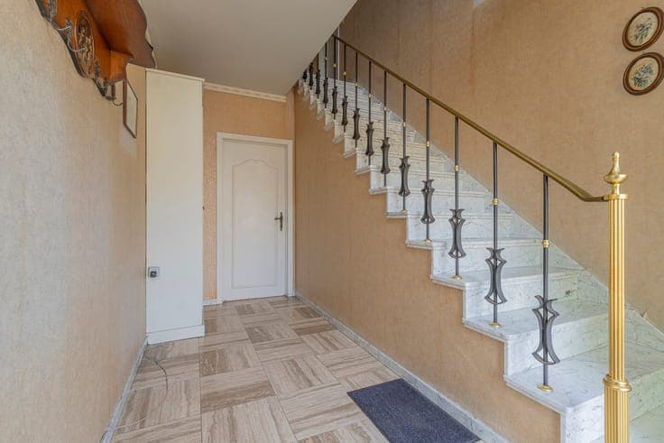 WETTEREN - Te renoveren woning met weide op ca. 38are