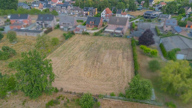 WETTEREN - Te renoveren woning met weide op ca. 38are
