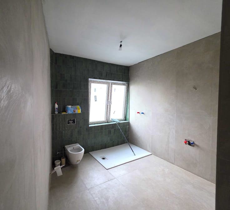 SPACIOUS & JUST RENOVATED! - 4 BEDRMS - 2 BATHROOMS - GARDEN