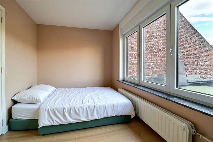 Maison rénovée avec quatre chambres et jardin