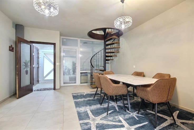 Maison rénovée avec quatre chambres et jardin