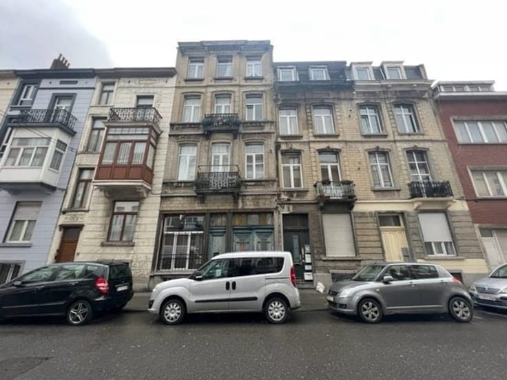 2 INVESTMENT PROPERTIES TO MODIFY INTO APARTMENTS