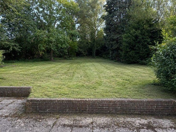 Large village house to renovate