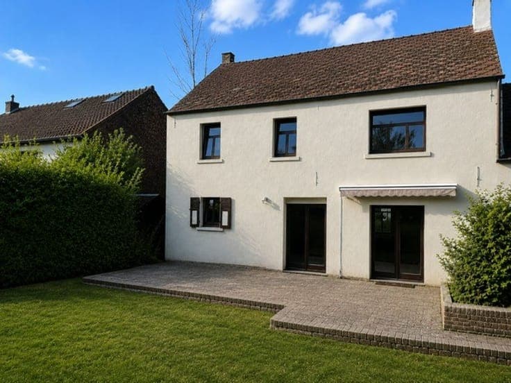 Large village house to renovate