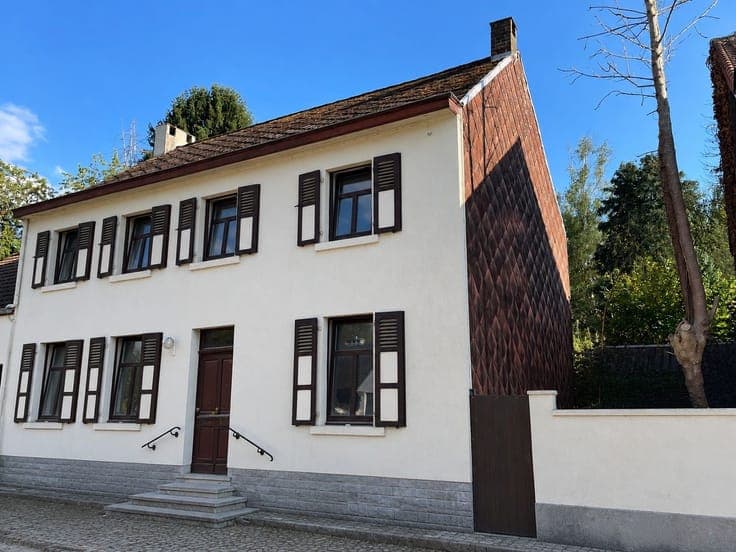 Large village house to renovate