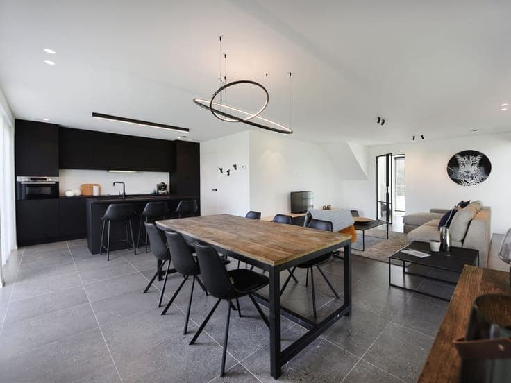 Professioneel ingerichte woning, 4 slaapkamers, instapklaar