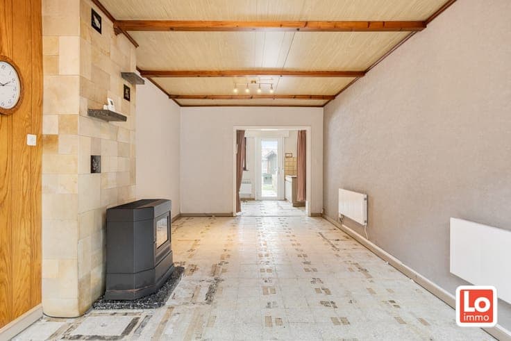 Gesloten woning met gezellige stadstuin op een vlot berei...