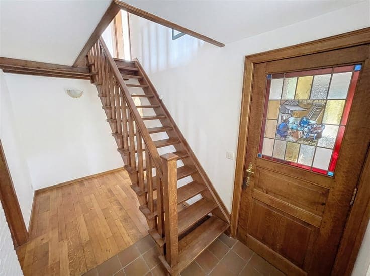 Renovation property with 4 bedrooms, garage and garden in a
