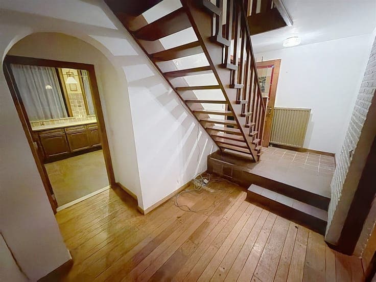 Renovation property with 4 bedrooms, garage and garden in a