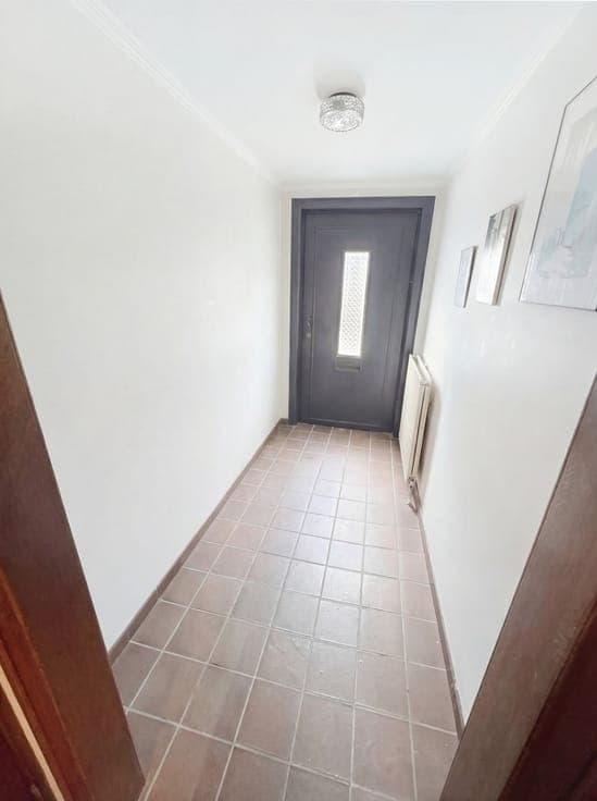 Renovation property with 4 bedrooms, garage and garden in a