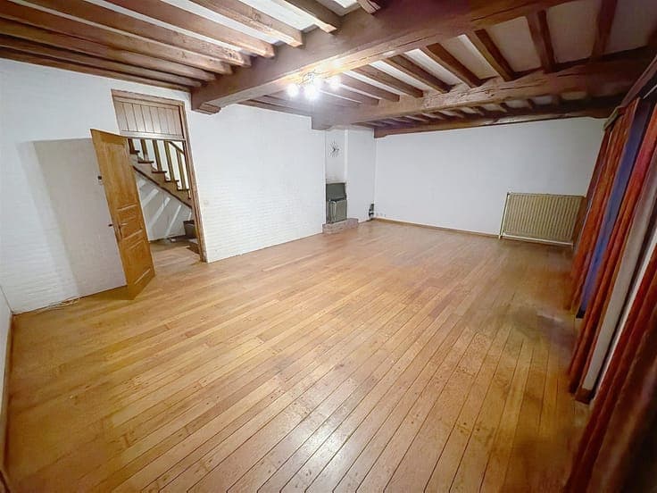 Renovation property with 4 bedrooms, garage and garden in a
