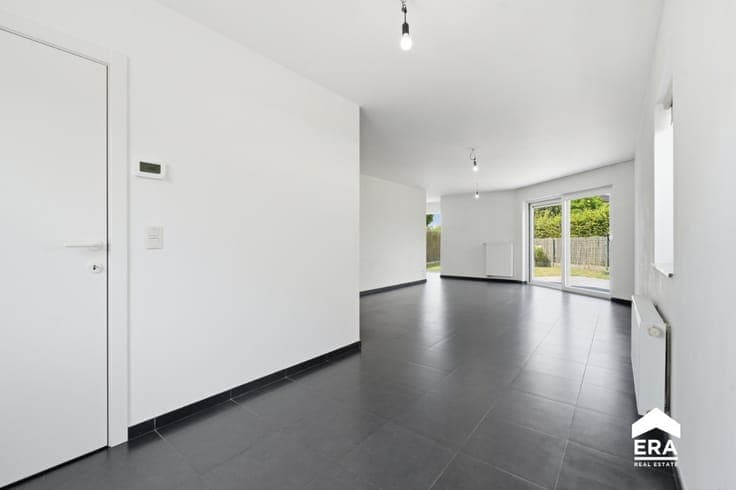 Move-in-ready home with garage and garden in Dadizele