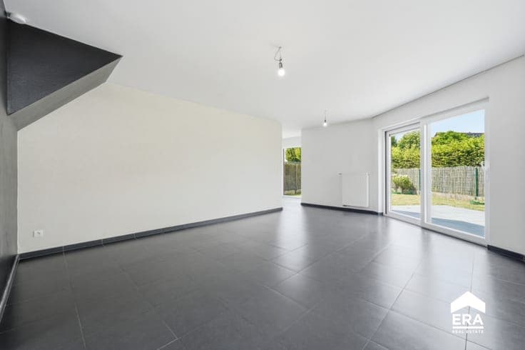 Move-in-ready home with garage and garden in Dadizele