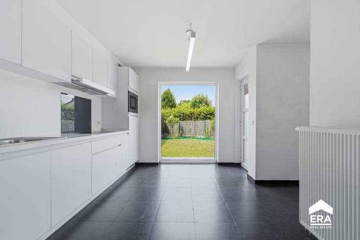 Move-in-ready home with garage and garden in Dadizele