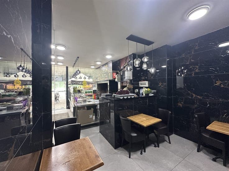 MARCHE AU POULETS - INVESTMENT PROPERTY - MIXED USE RESIDENT