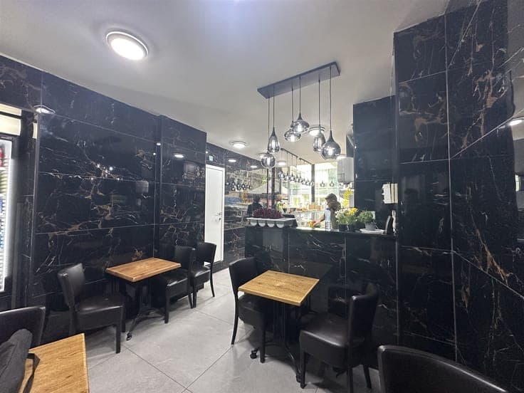 MARCHE AU POULETS - INVESTMENT PROPERTY - MIXED USE RESIDENT