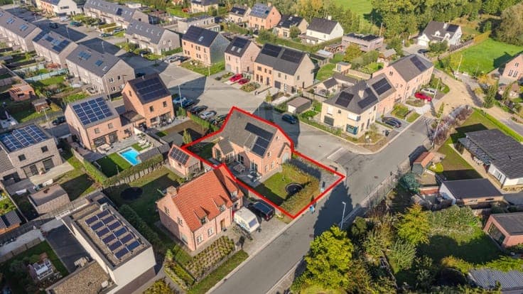 Prachtige villa met 5 slaapkamers, garage en zonnige tuin...