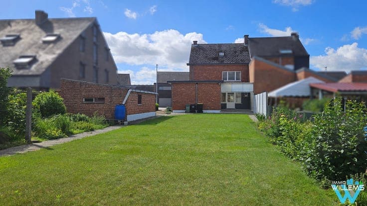 Three-façade home with garage and pleasant garden in Herent