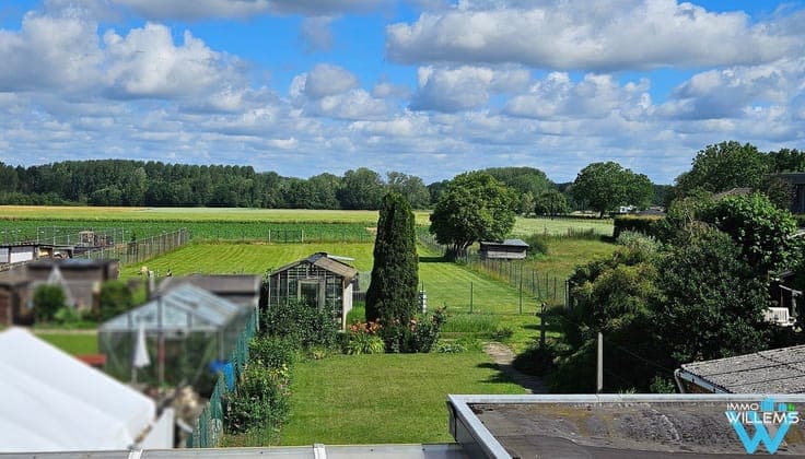 Three-façade home with garage and pleasant garden in Herent