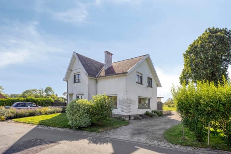 A quietly located detached house on a plot of 26are04ca