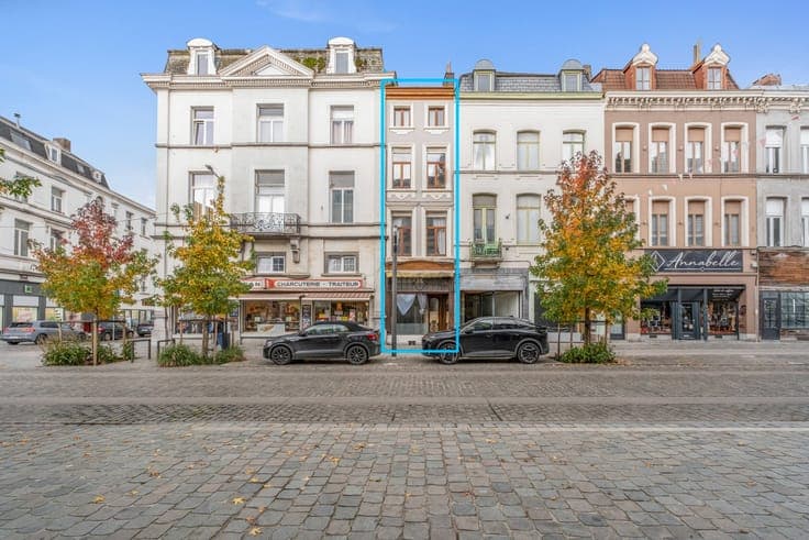 Mixed-use building ideally located
